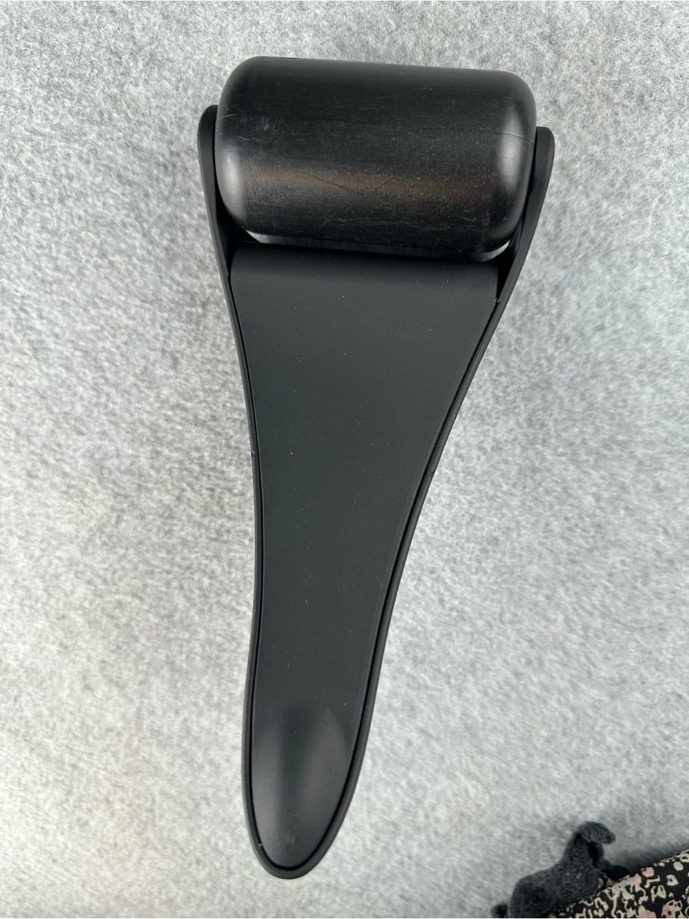MAC Cosmetics Black Ergonomic Facial Ice Roller Massager Cryo Skincare Tool